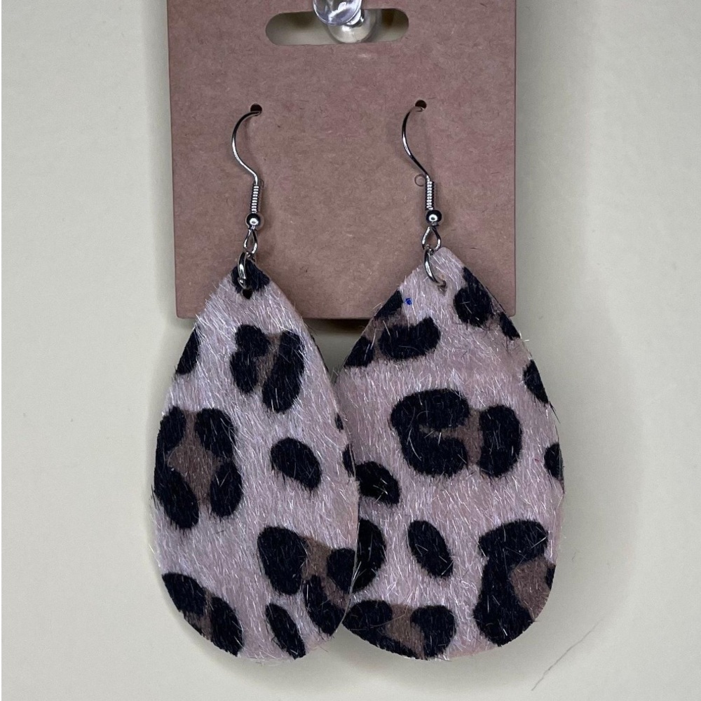 3/15 EARRINGS NWT ADD 3 TO BUNDLE